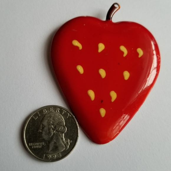Strawberry brooch painted metal enamel red pin fruit - Picture 3 of 6